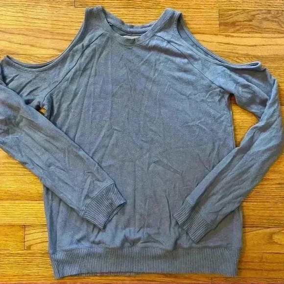 Abercrombie cold shoulder sweater - Picture 4 of 4